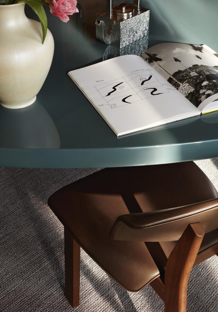 527 Mexique Table, Cassina