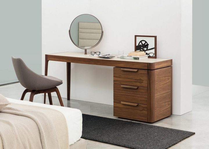 Afrodite Secretary Desk, Porada