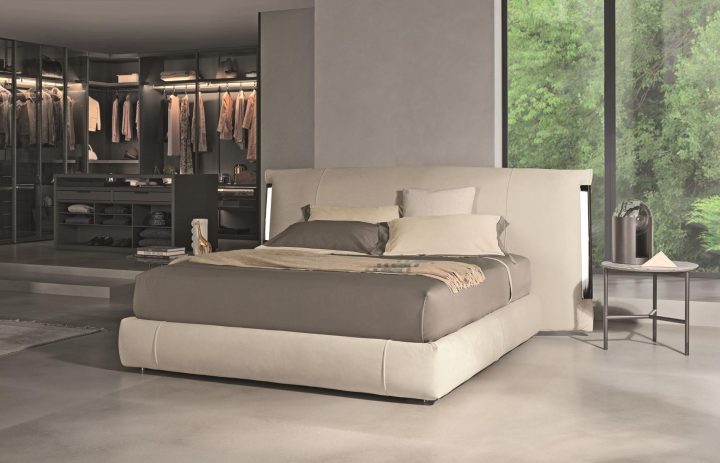 Amal Bed, Flou