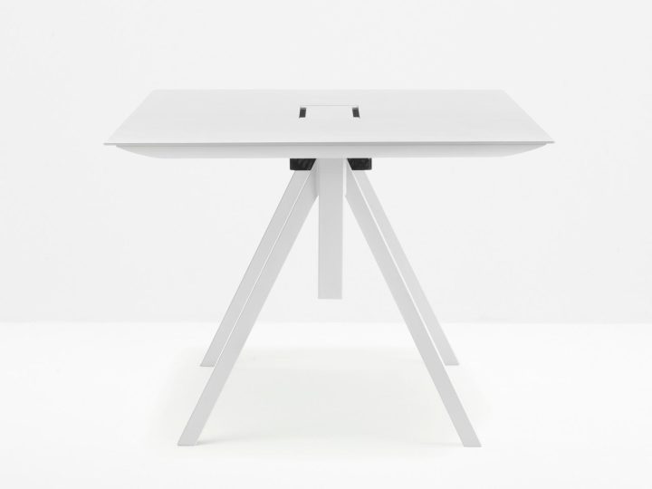 Arki Table Adjustable Office Desk, Pedrali