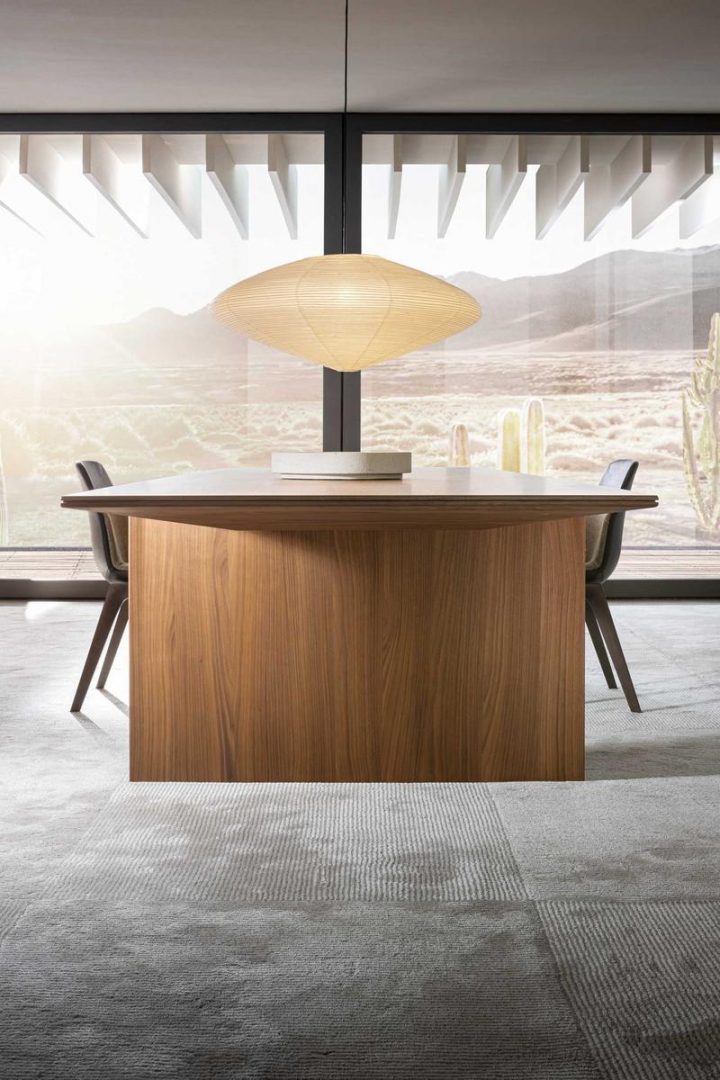 Ava Table, Molteni