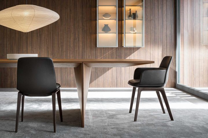 Ava Table, Molteni