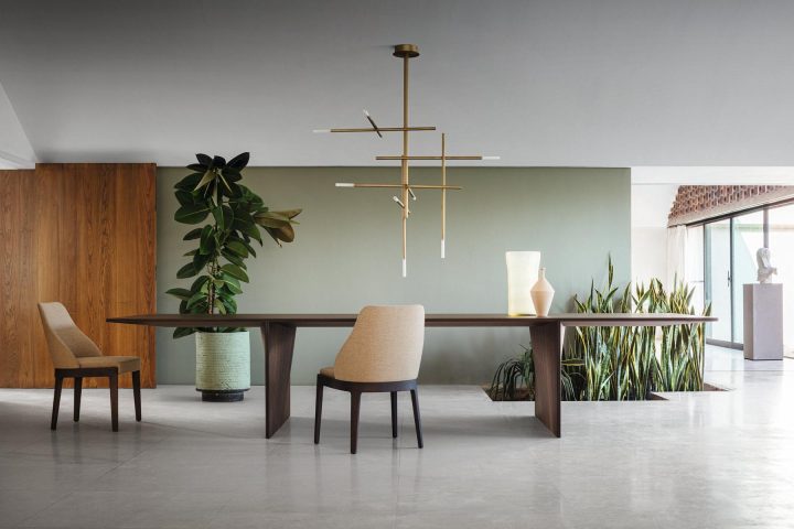 Ava Table, Molteni