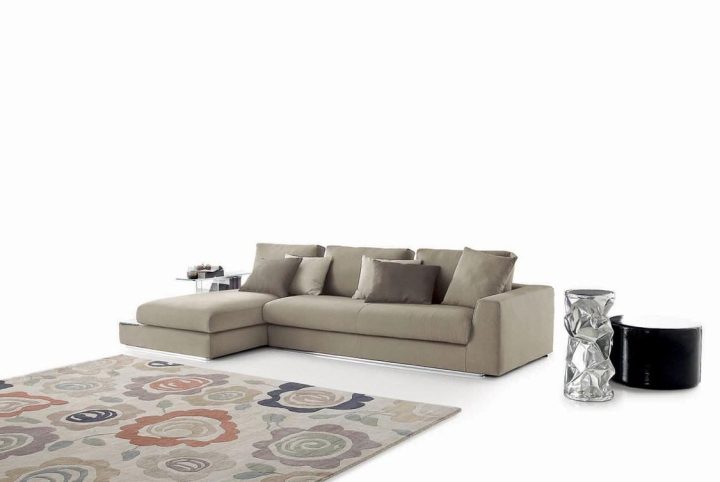 Bijoux Sofa, Ditre Italia