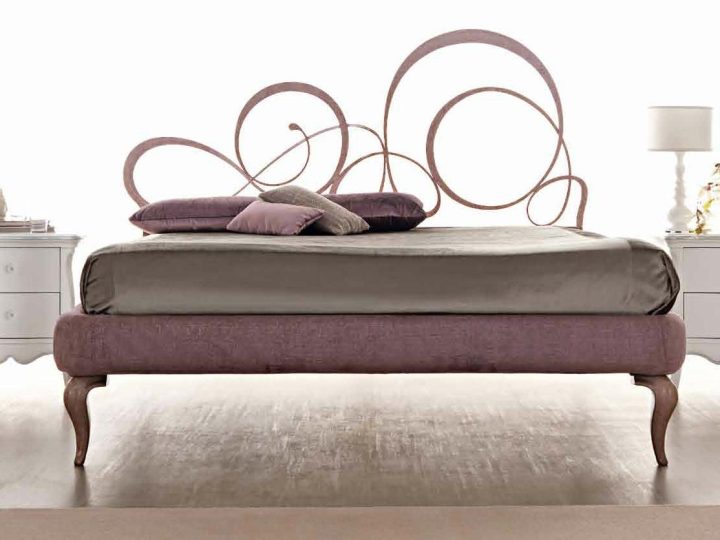 Bizet Bed, Corte Zari