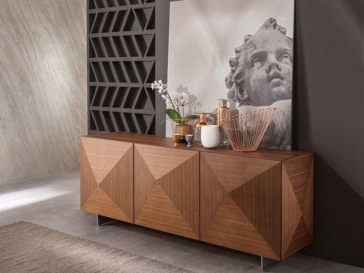 C Wood Sideboard, Riflessi