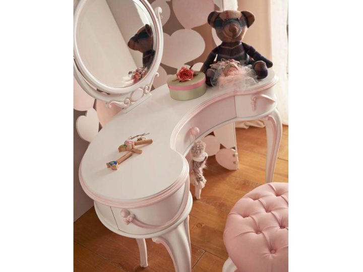 Carlotta Dressing Table, Volpi