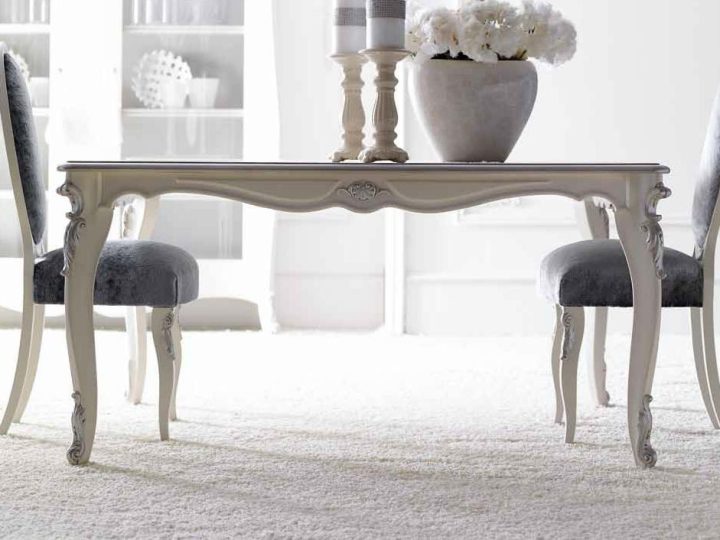 Charlotte Table, Corte Zari