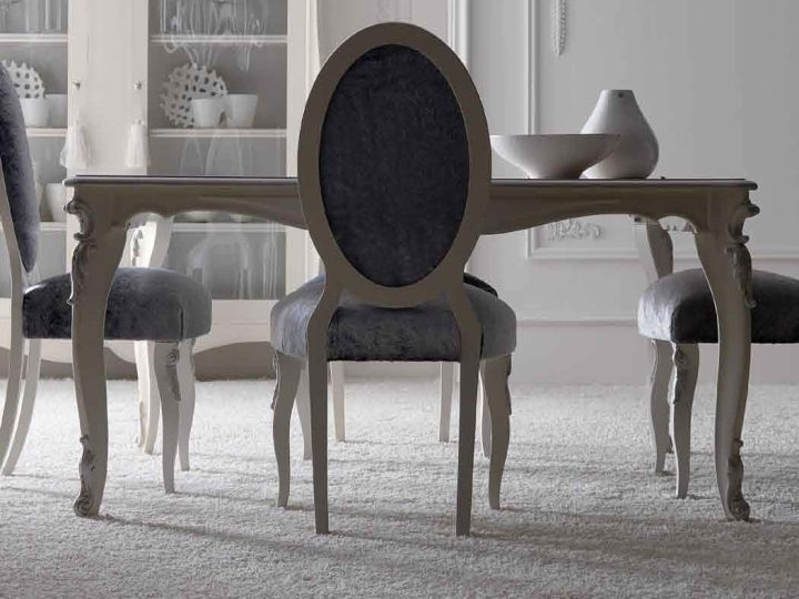 Charlotte Table, Corte Zari