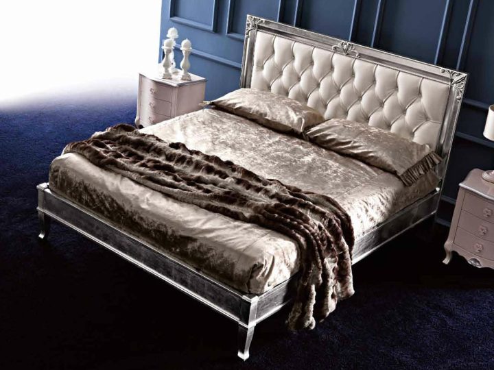 Clara Bed, Corte Zari