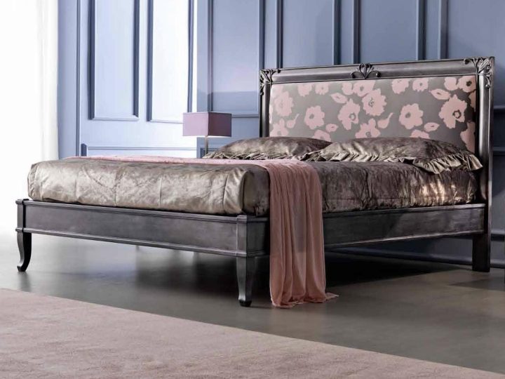 Clara Bed, Corte Zari