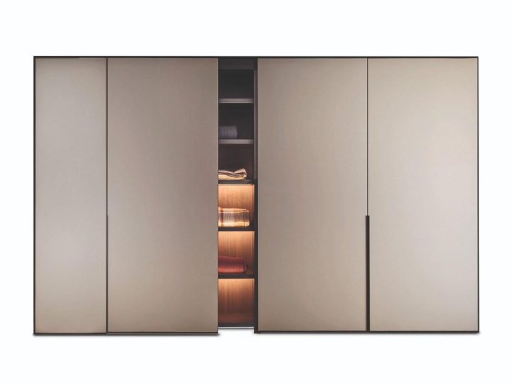 Cornice Wardrobe, Pianca