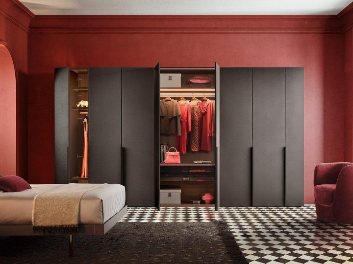 Cornice Wardrobe, Pianca