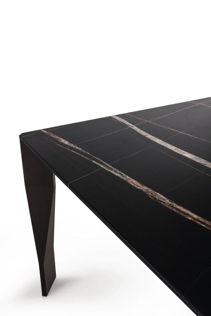 Diamond Table, Molteni