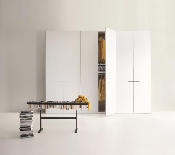 Elegant Wardrobe, Lema