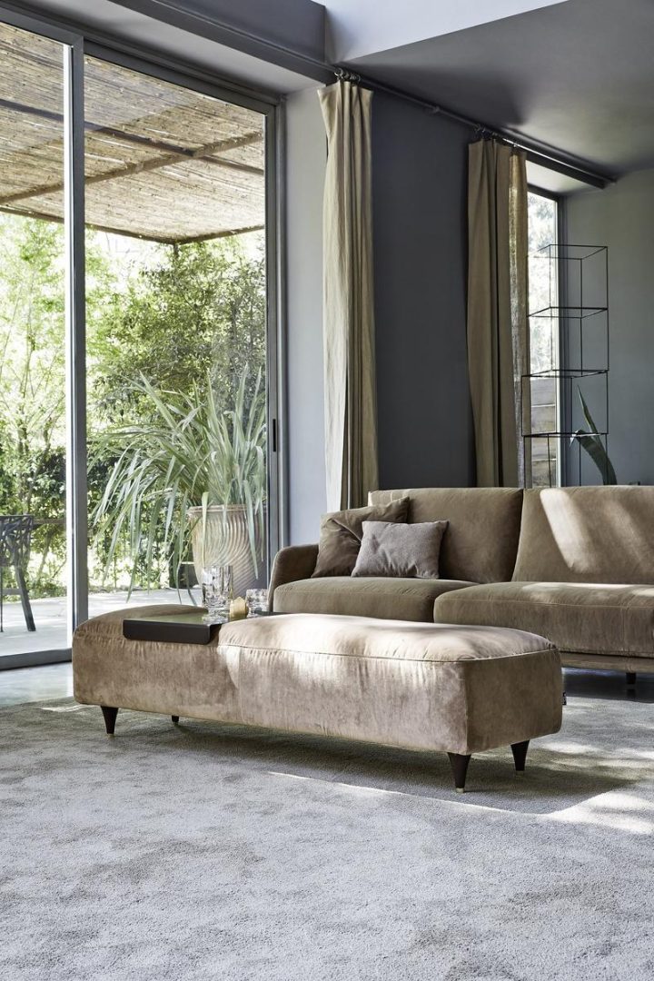 Elliot Sofa, Ditre Italia