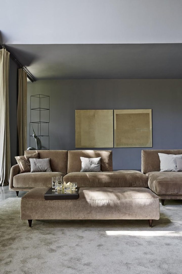 Elliot Sofa, Ditre Italia