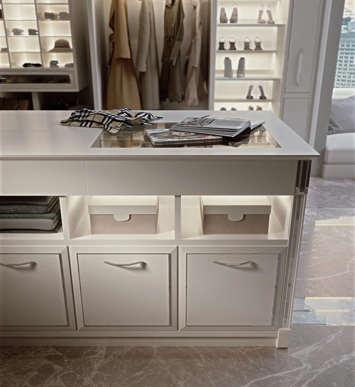 Essenza Walk In Closet, Martini Interiors