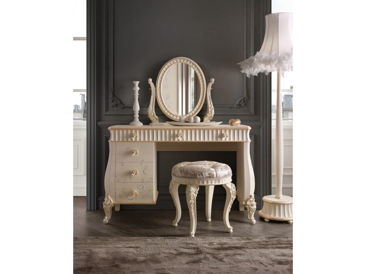 Florentia Dressing Table, Volpi