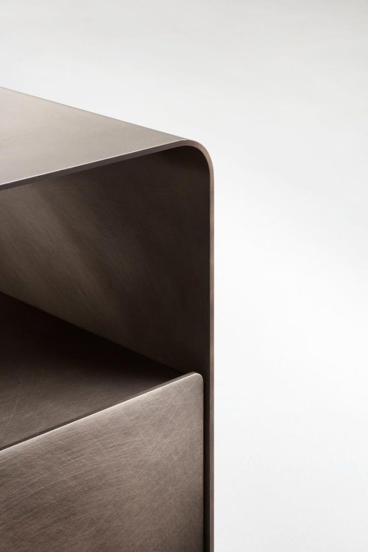 Foglio Bedside Table, Flou