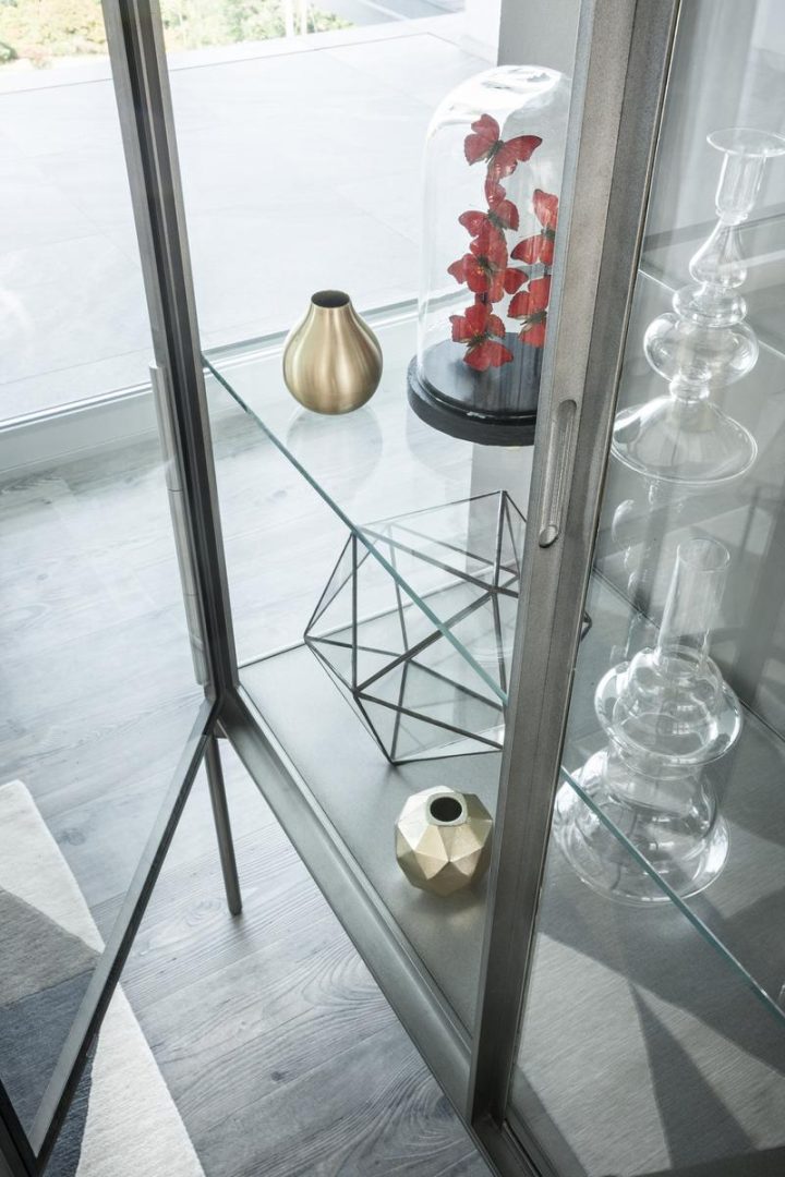 Galerist Display Cabinet, Lema