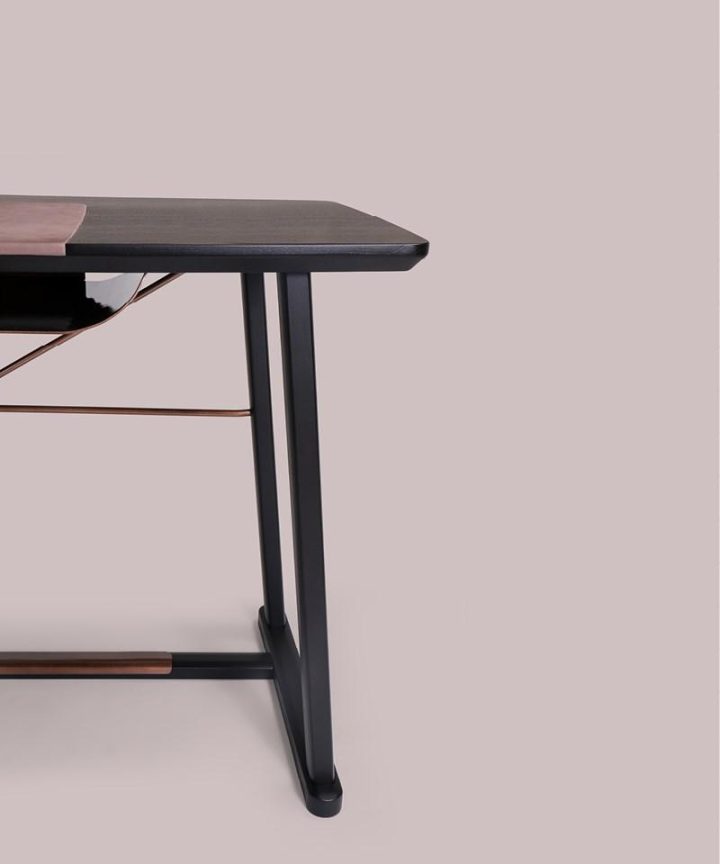 Golia Writing Desk, Borzalino