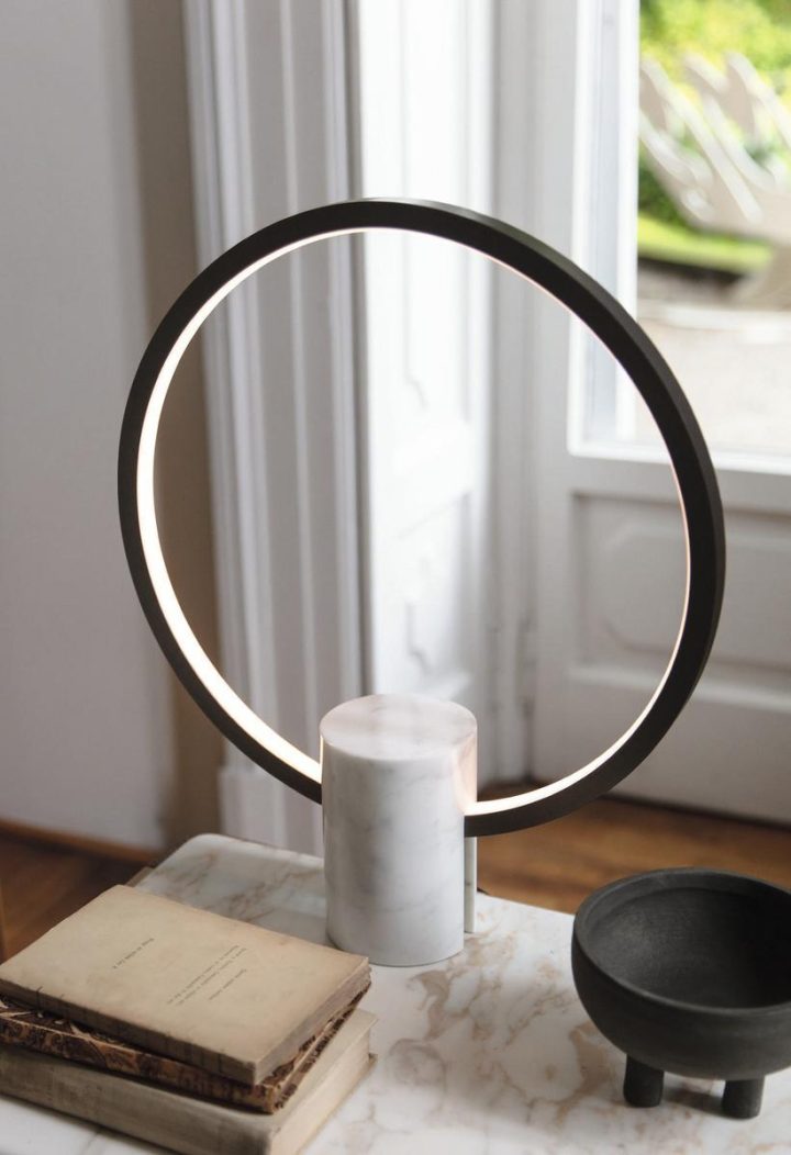 Halo Table Lamp, Porada