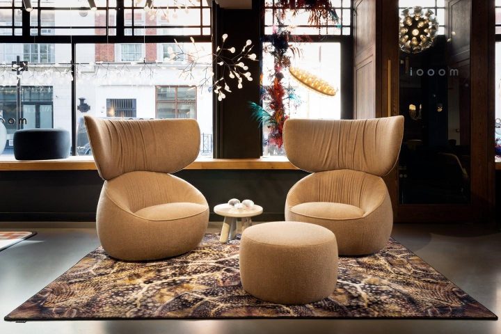 Hana Wingback Swivel Armchair, Moooi