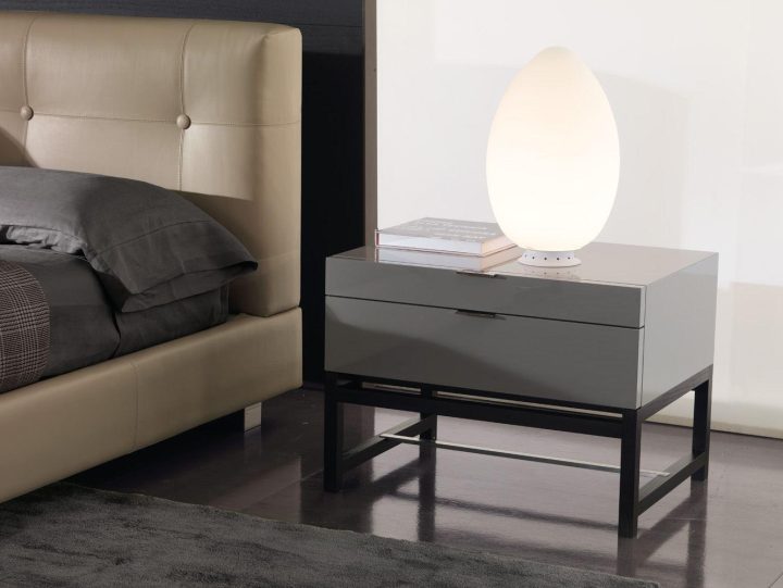 Harvey Bedside Table, Minotti