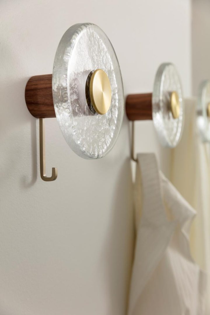 Jupiter Coat Rack, Porada