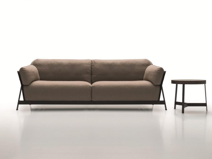 Kahana Sofa, Ditre Italia