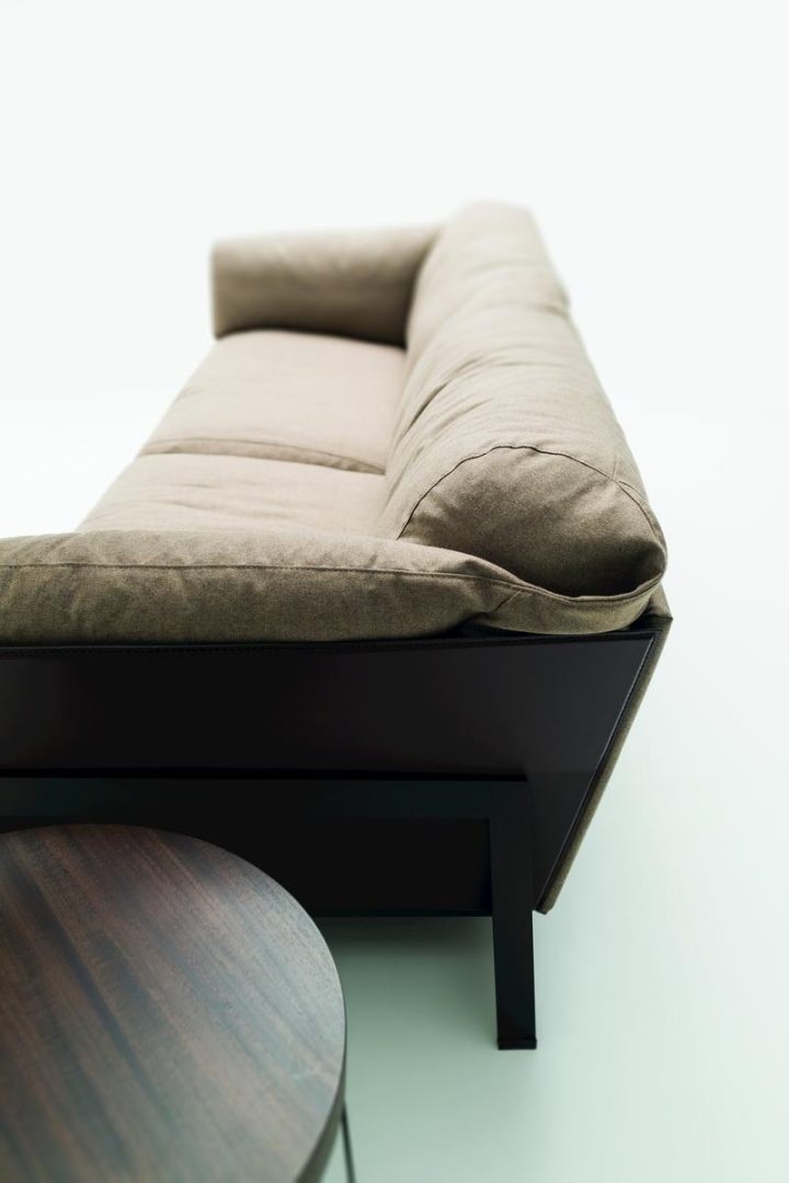 Kahana Sofa, Ditre Italia