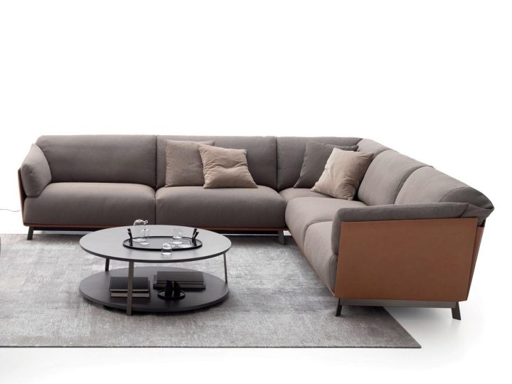 Kailua Sofa, Ditre Italia