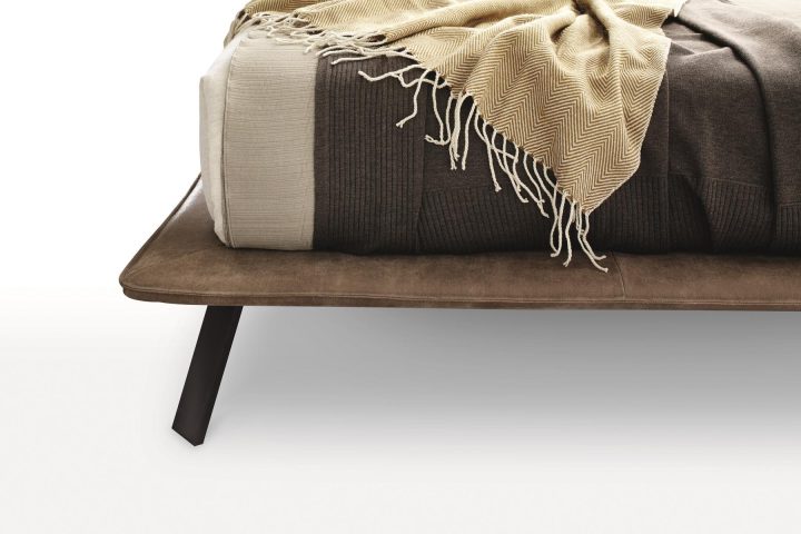 Kanaha Bed, Ditre Italia