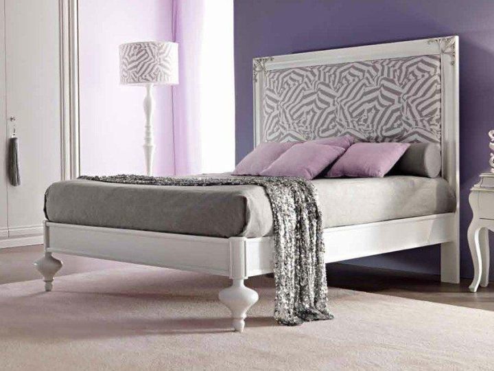 Linda Bed, Corte Zari