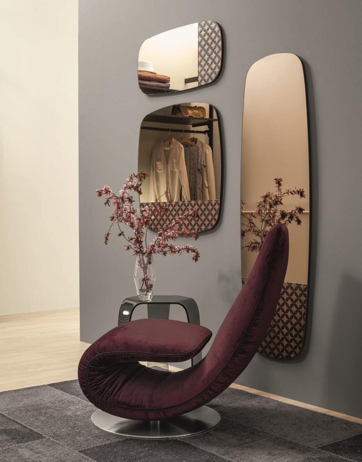 Marguerite Mirror, Tonin Casa