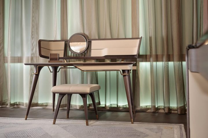 Melting Light Dressing Table, Turri