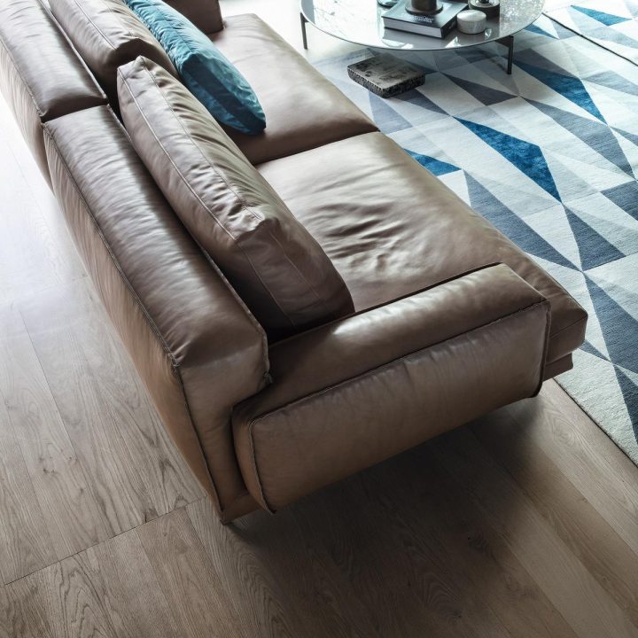 Mustique Sofa, Lema