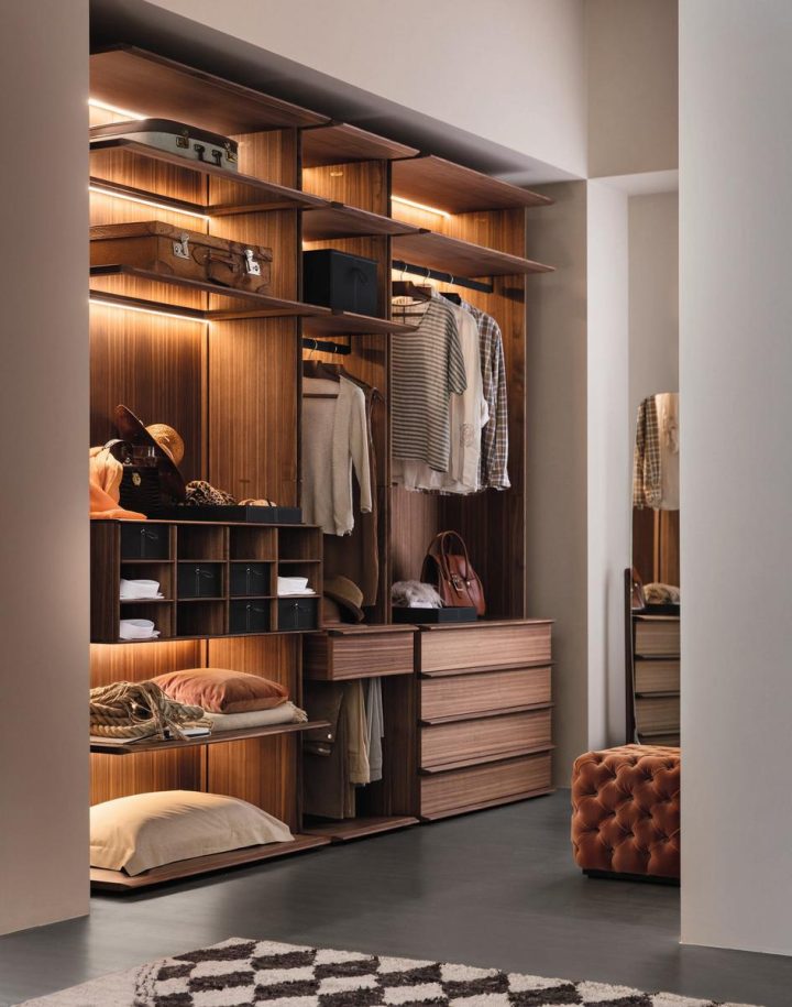 My Suite Walk In Closet, Porada