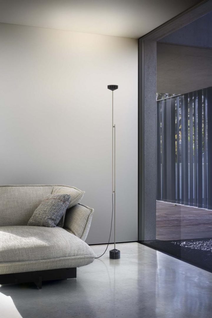 Naked Floor Lamp, Olev