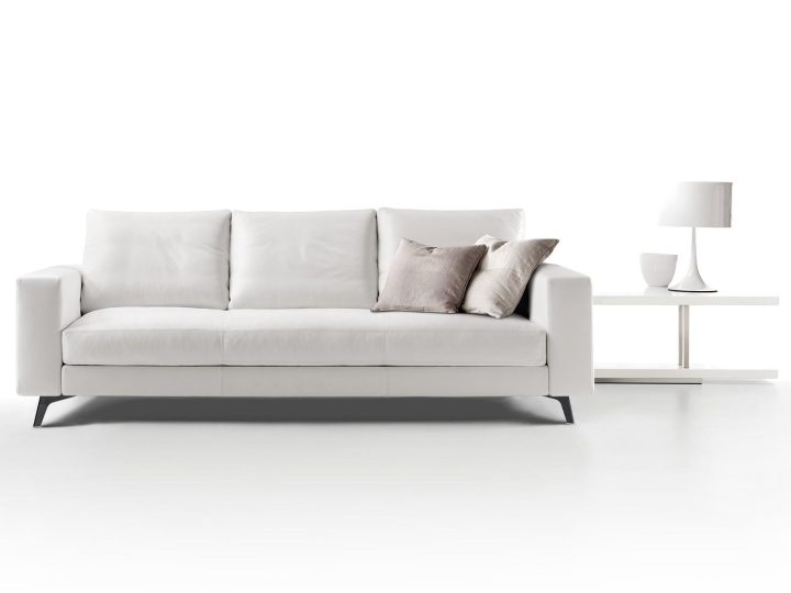 Newport Sofa, Dema