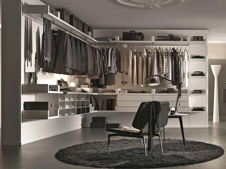 Novenove Walk In Closet, Lema