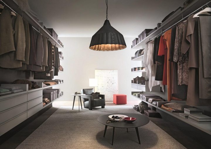 Novenove Walk In Closet, Lema