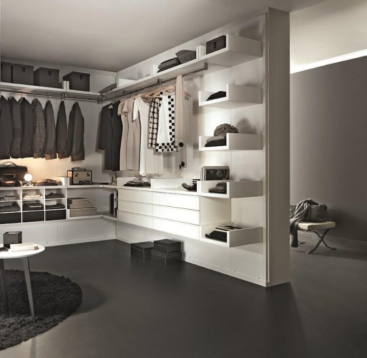 Novenove Walk In Closet, Lema