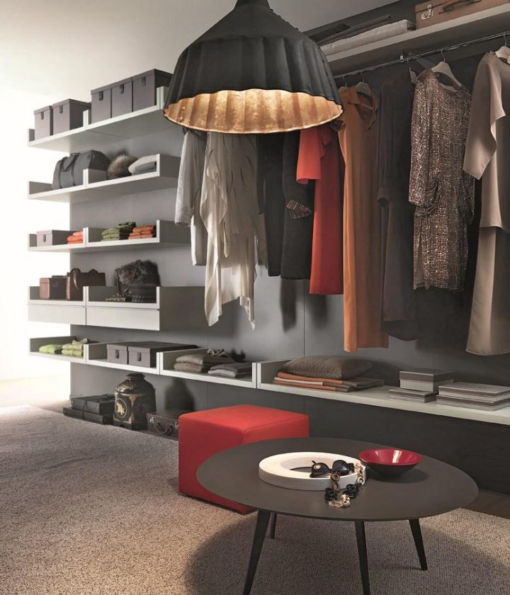 Novenove Walk In Closet, Lema