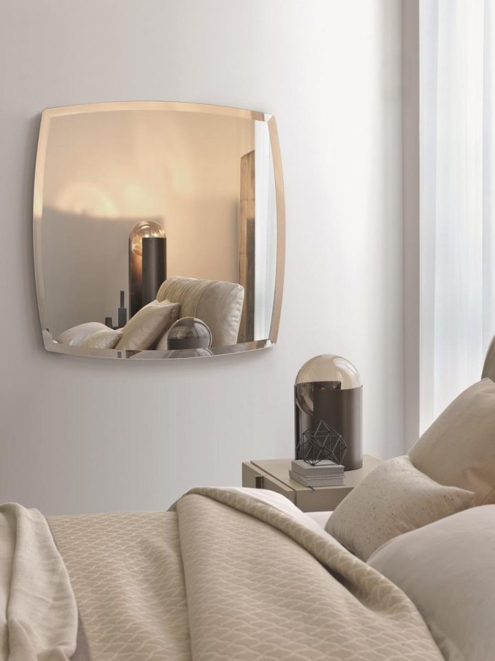 Olivier Mirror, Flou