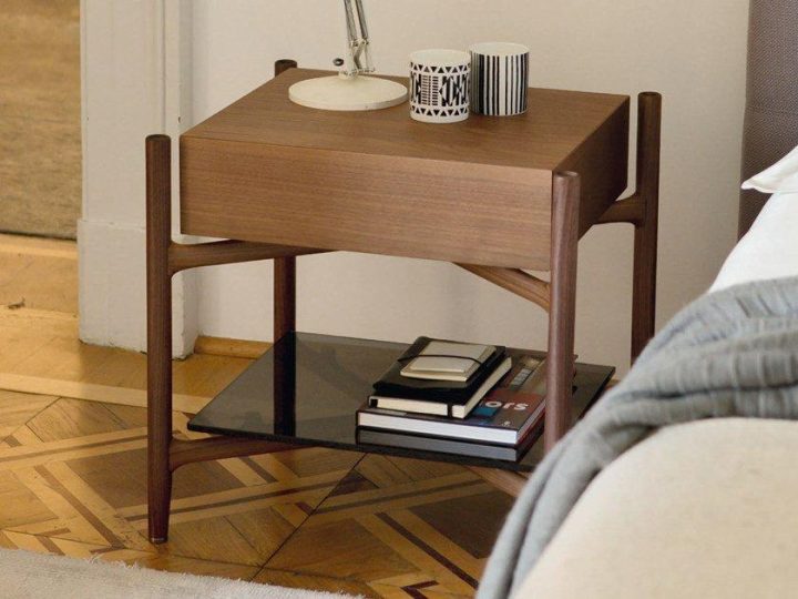 Regent Bedside Table, Porada