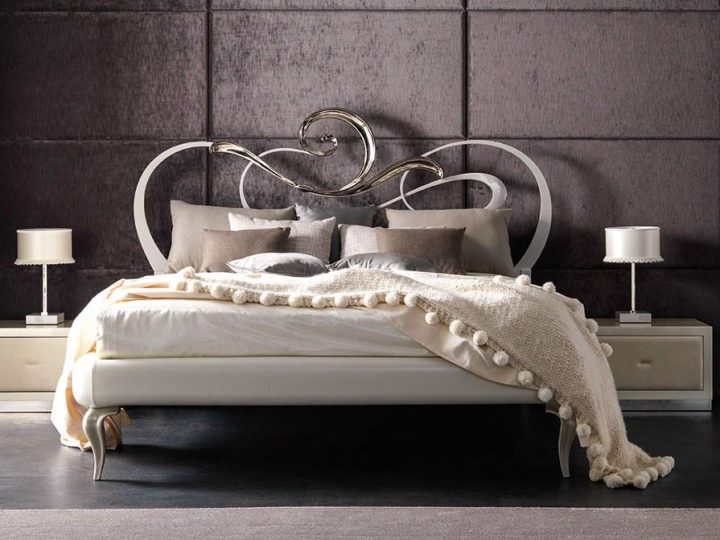 Scarlet Bed, Corte Zari