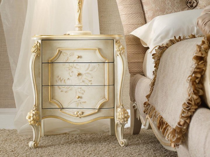 Signoria Bedside Table, Volpi