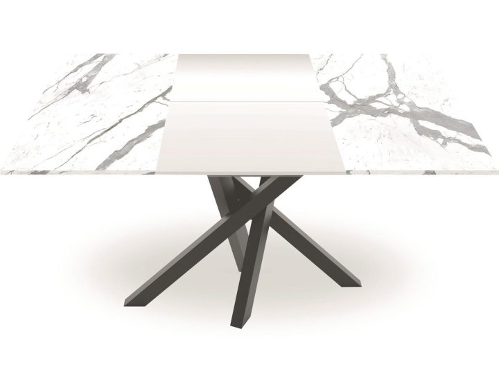 Square Table, Riflessi